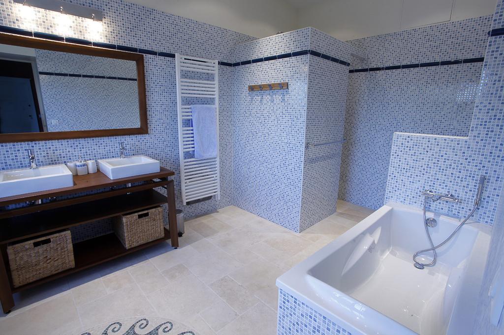 Domaine De Lamassas Bed and Breakfast Hautefage-la-Tour Kamer foto