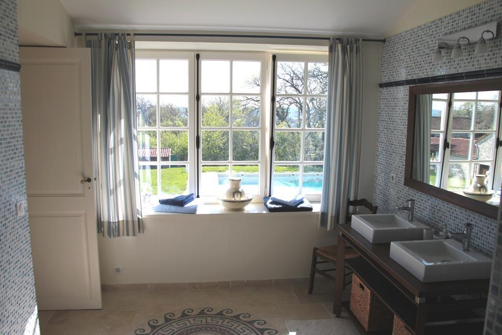 Domaine De Lamassas Bed and Breakfast Hautefage-la-Tour Kamer foto